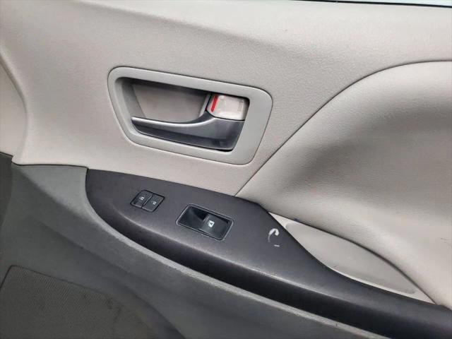 2015 Toyota Sienna LE 7 Passenger