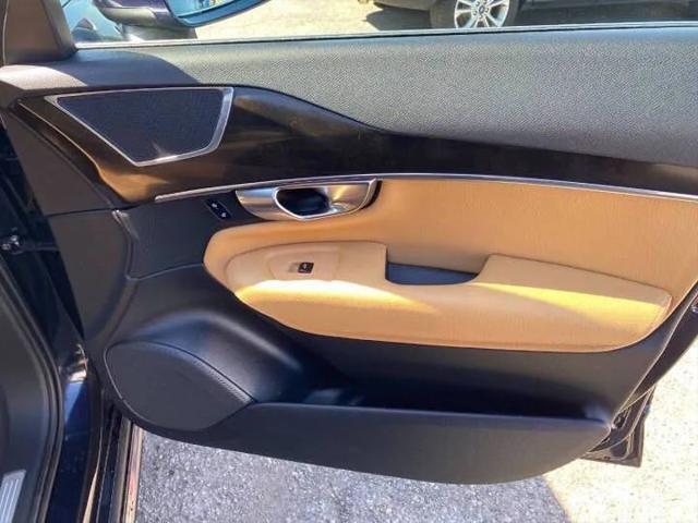 2017 Volvo XC90 T6 Momentum