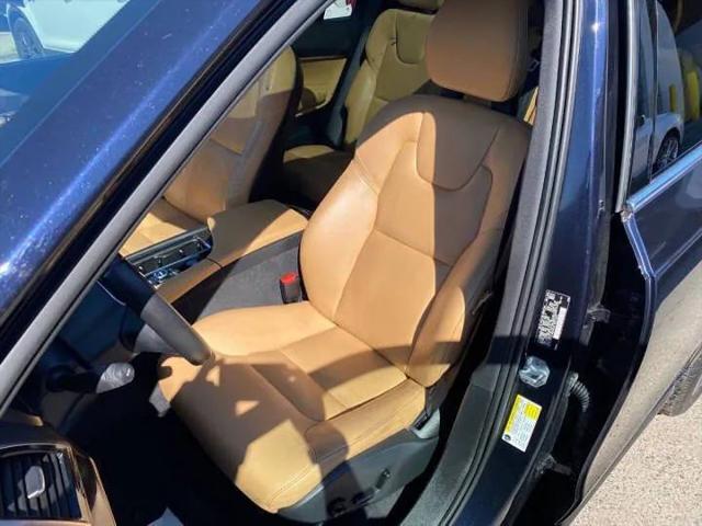 2017 Volvo XC90 T6 Momentum
