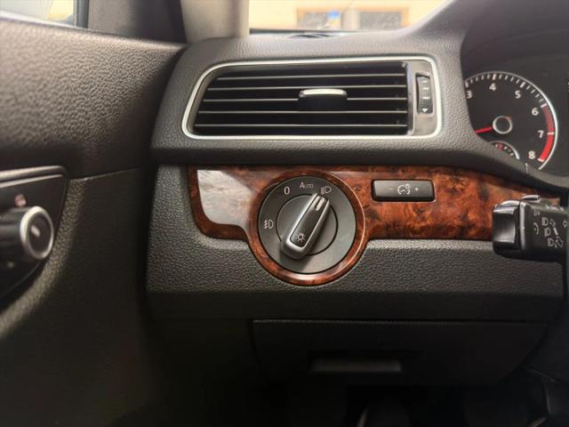 2013 Volkswagen Passat 2.5L SEL Premium