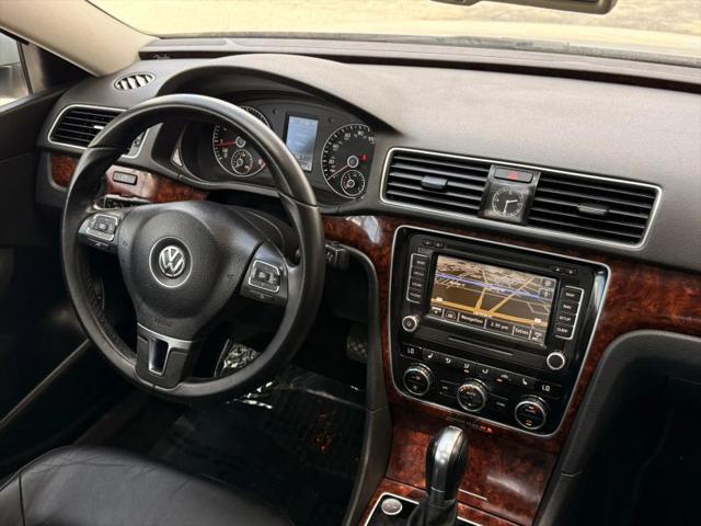 2013 Volkswagen Passat 2.5L SEL Premium