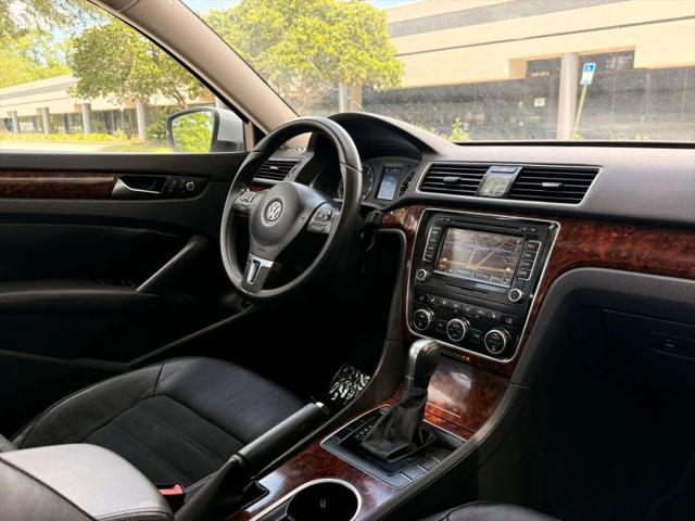 2013 Volkswagen Passat 2.5L SEL Premium