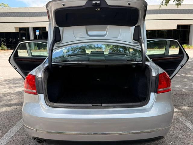 2013 Volkswagen Passat 2.5L SEL Premium