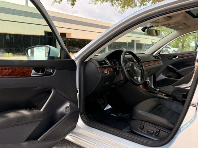 2013 Volkswagen Passat 2.5L SEL Premium