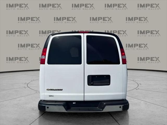 2025 Chevrolet Express Passenger RWD 3500 Extended Wheelbase LT