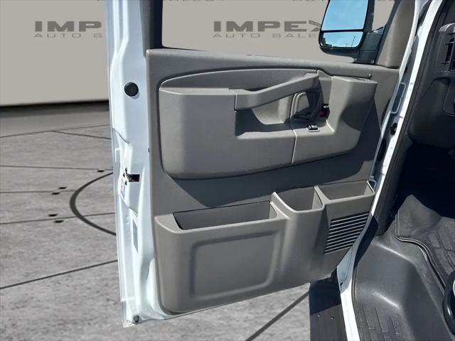 2025 Chevrolet Express Passenger RWD 3500 Extended Wheelbase LT
