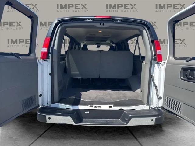 2025 Chevrolet Express Passenger RWD 3500 Extended Wheelbase LT