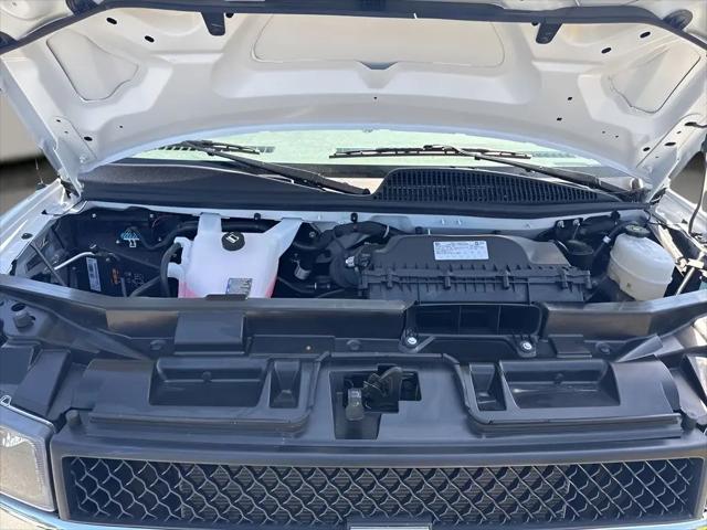 2025 Chevrolet Express Passenger RWD 3500 Extended Wheelbase LT