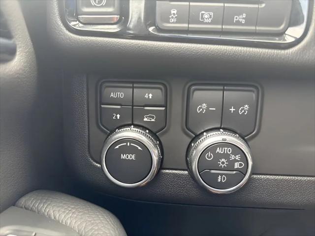 2025 GMC Yukon XL 4WD Denali