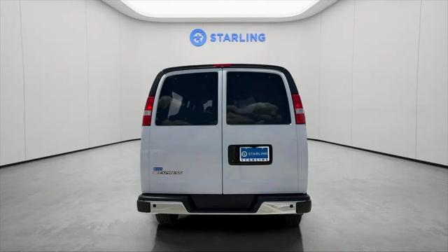 2025 Chevrolet Express Passenger RWD 3500 Extended Wheelbase LT