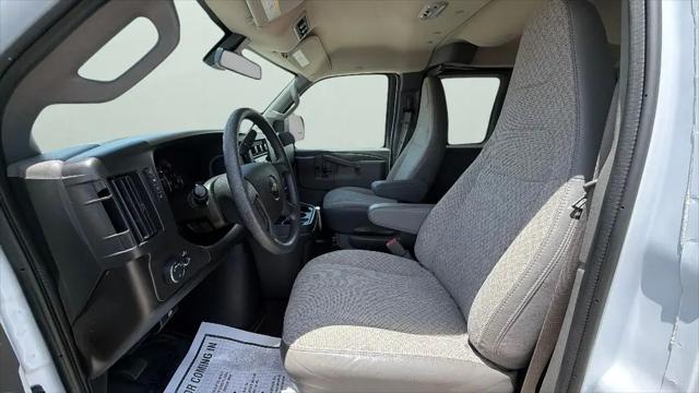 2025 Chevrolet Express Passenger RWD 3500 Extended Wheelbase LT