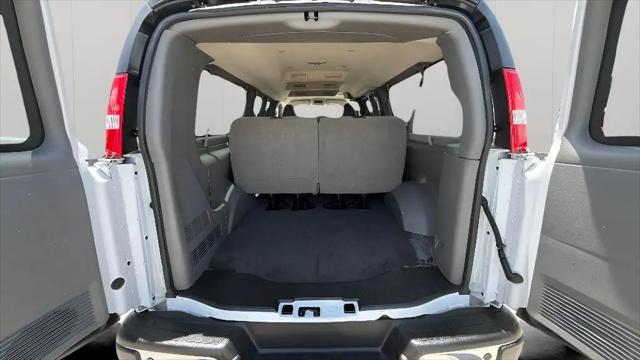 2025 Chevrolet Express Passenger RWD 3500 Extended Wheelbase LT