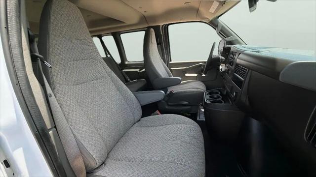 2025 Chevrolet Express Passenger RWD 3500 Extended Wheelbase LT