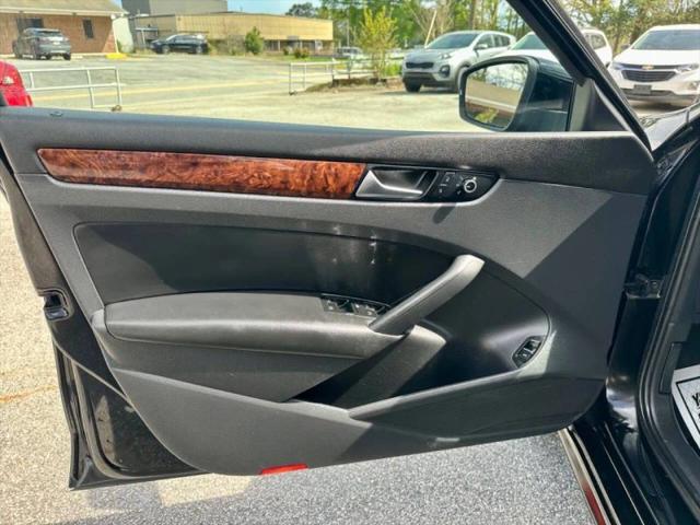 2013 Volkswagen Passat 2.5L SEL Premium
