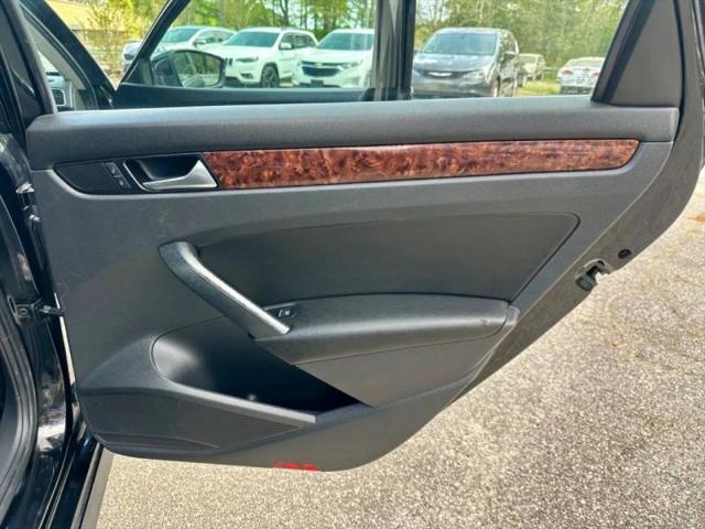 2013 Volkswagen Passat 2.5L SEL Premium