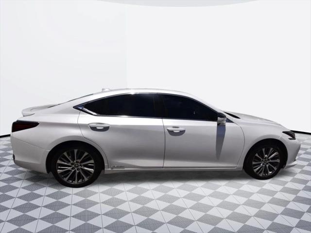 2021 Lexus ES 300h 300h
