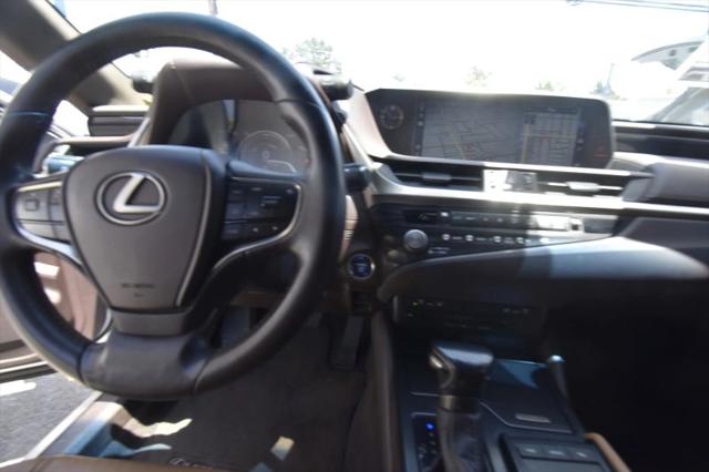 2021 Lexus ES 300h 300h