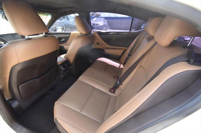 2021 Lexus ES 300h 300h