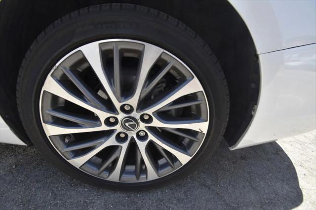 2021 Lexus ES 300h 300h