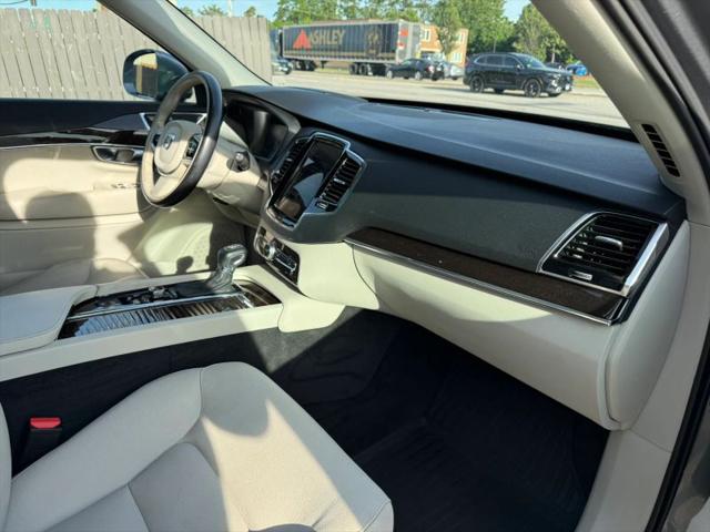 2017 Volvo XC90 T6 Momentum