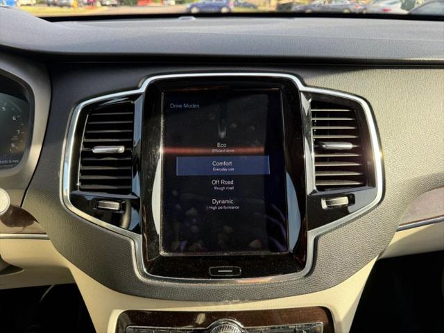 2017 Volvo XC90 T6 Momentum