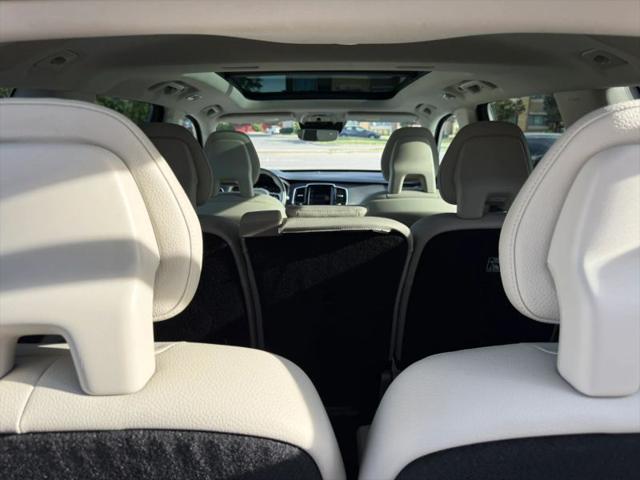 2017 Volvo XC90 T6 Momentum
