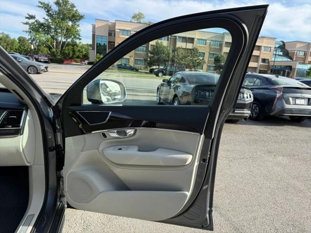 2017 Volvo XC90 T6 Momentum