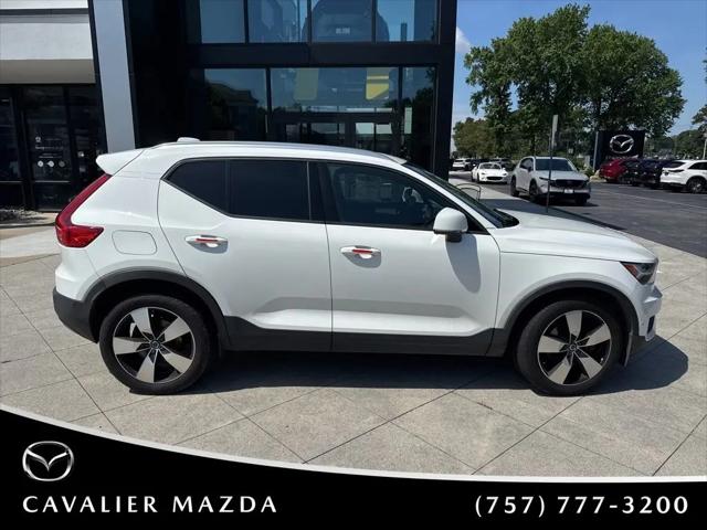 2019 Volvo XC40 T4 Momentum