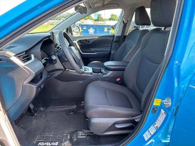 2020 Toyota RAV4 LE