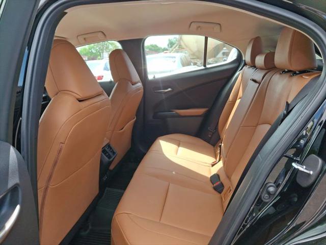 2022 Lexus UX 200 200