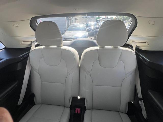 2017 Volvo XC90 T6 Momentum