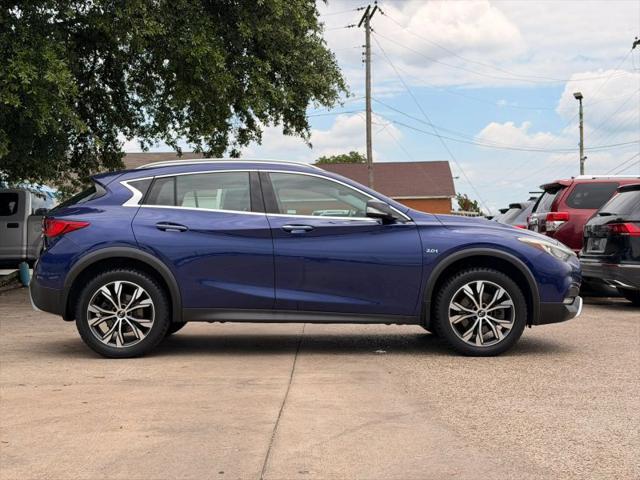 2017 INFINITI QX30 Premium