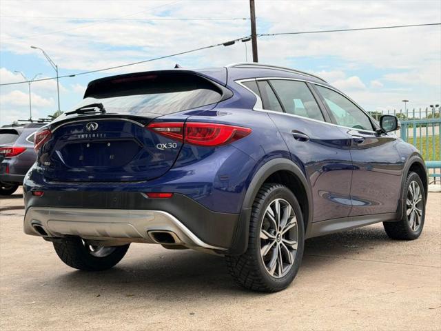 2017 INFINITI QX30 Premium