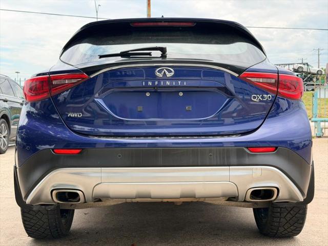 2017 INFINITI QX30 Premium
