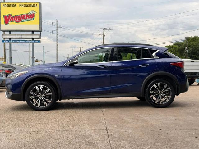 2017 INFINITI QX30 Premium