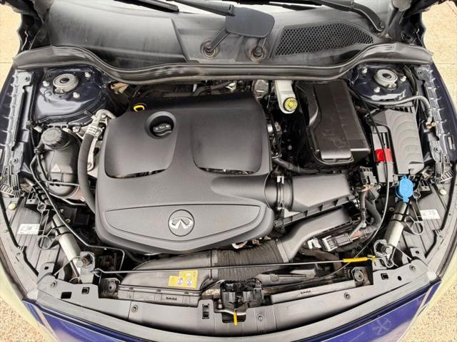 2017 INFINITI QX30 Premium