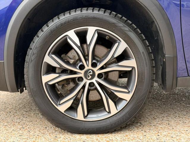 2017 INFINITI QX30 Premium