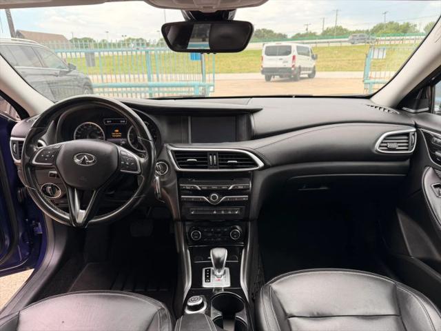 2017 INFINITI QX30 Premium