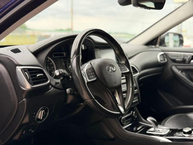 2017 INFINITI QX30 Premium
