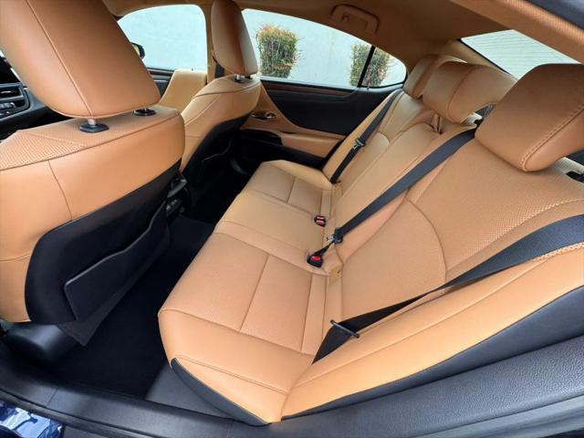 2023 Lexus ES 300h 300h