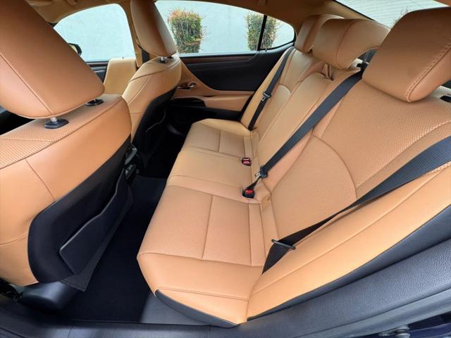 2023 Lexus ES 300h 300h
