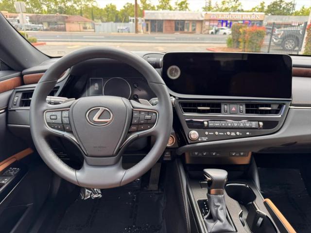 2023 Lexus ES 300h 300h