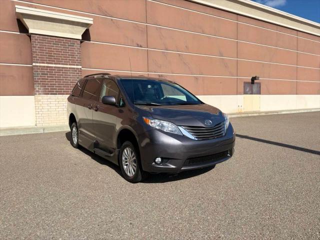 2013 Toyota Sienna XLE V6 8 Passenger
