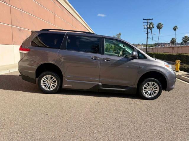 2013 Toyota Sienna XLE V6 8 Passenger