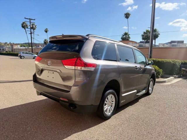 2013 Toyota Sienna XLE V6 8 Passenger