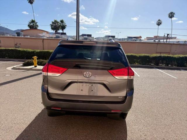 2013 Toyota Sienna XLE V6 8 Passenger