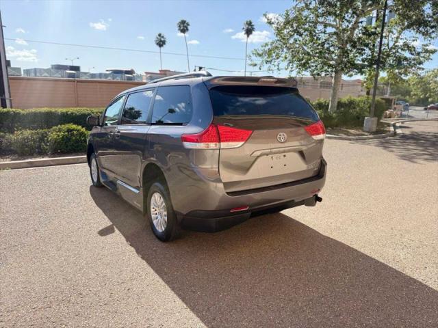 2013 Toyota Sienna XLE V6 8 Passenger