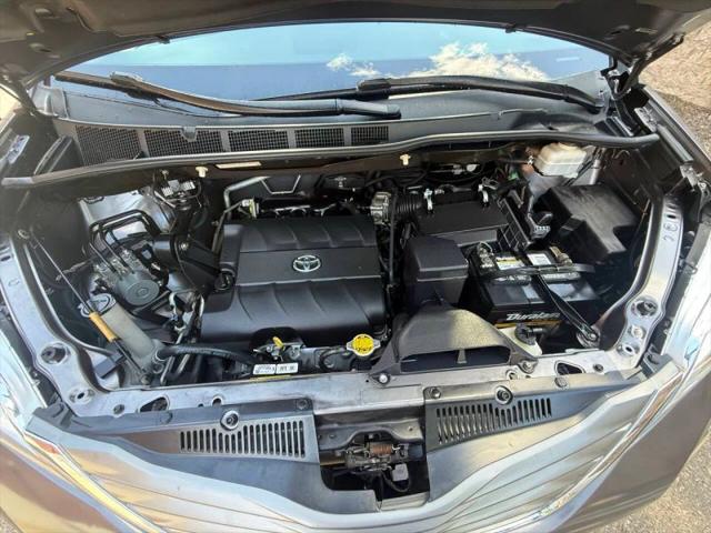 2013 Toyota Sienna XLE V6 8 Passenger