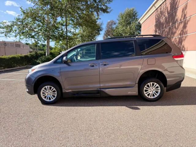 2013 Toyota Sienna XLE V6 8 Passenger