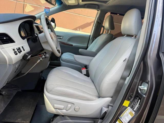 2013 Toyota Sienna XLE V6 8 Passenger
